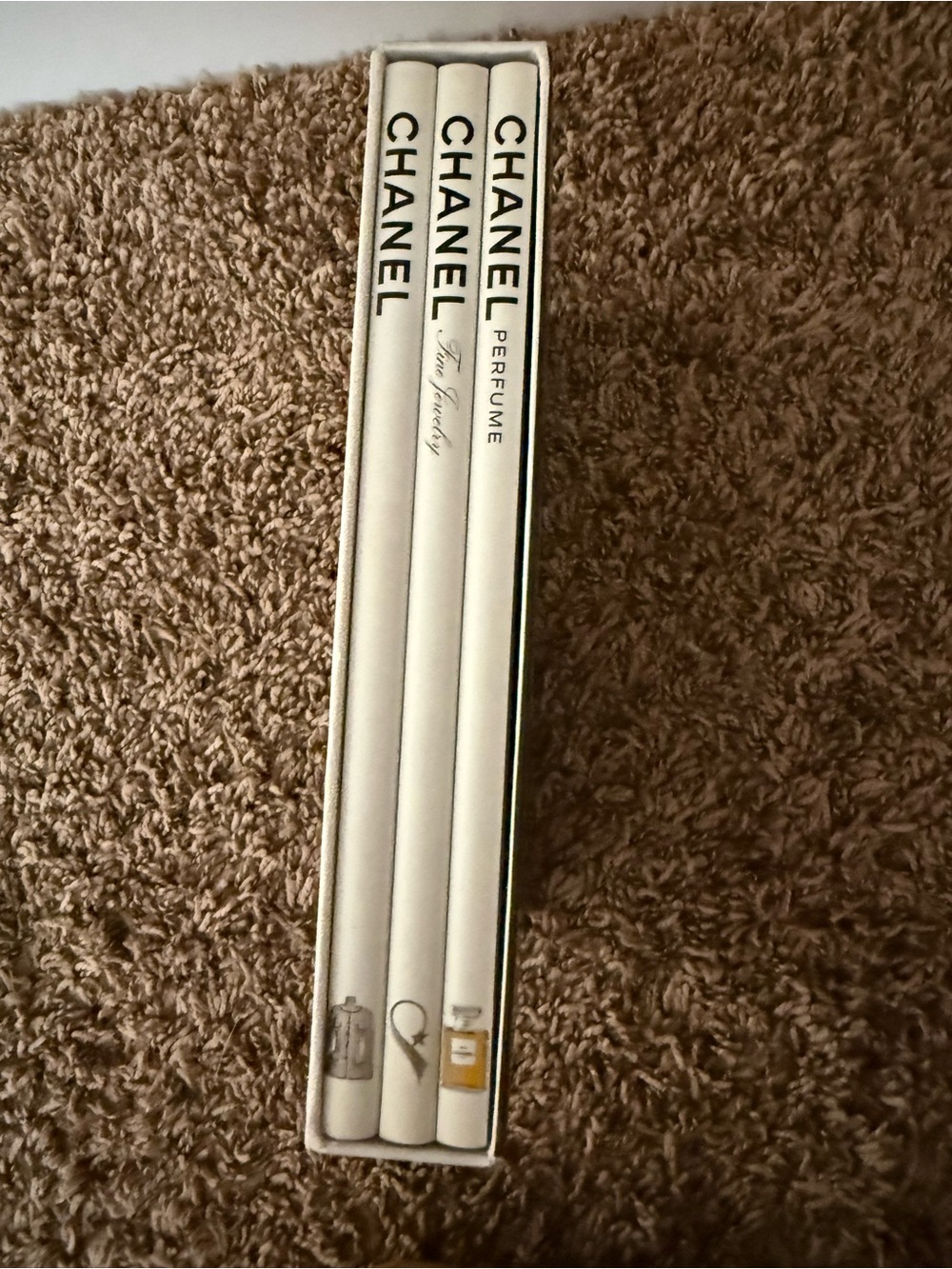 Chanel 3 book set with Iconic Black & White Design slip cover - Picture 2 of 10